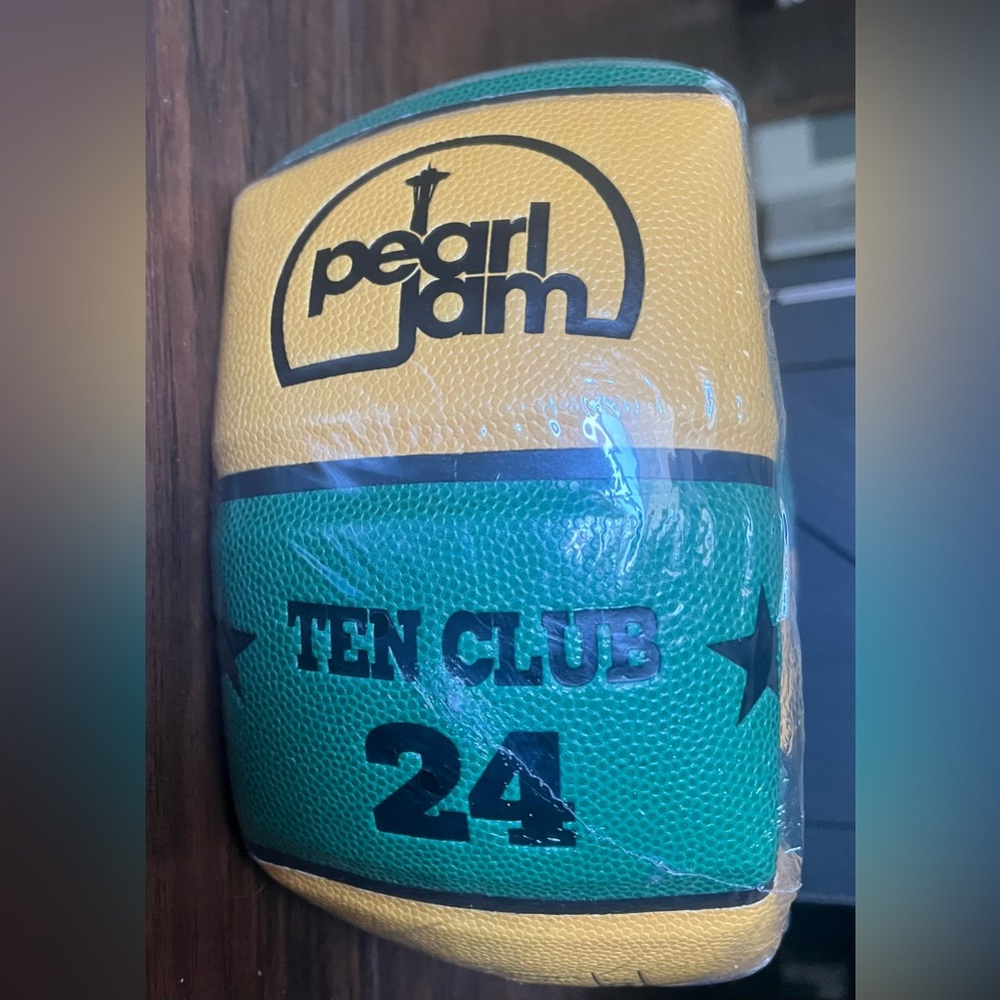 Pearl Jam Ten Club 24 basketball